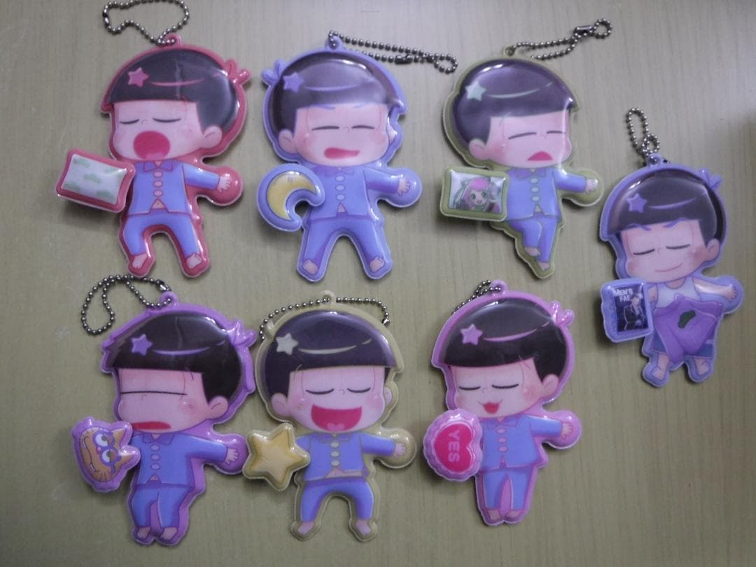 おそ松さん　グッズ　BOX９点セット　缶バッジ・マスコット・ラバーキーホルダー他