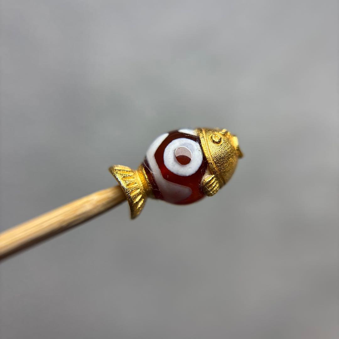 hatachu瑪瑙三眼天珠+24金メッキ魚パーツ　4-2