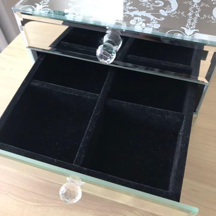 ガラス ジュエリーボックス ローラアシュレイ