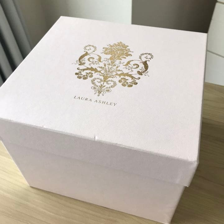 ガラス ジュエリーボックス ローラアシュレイ