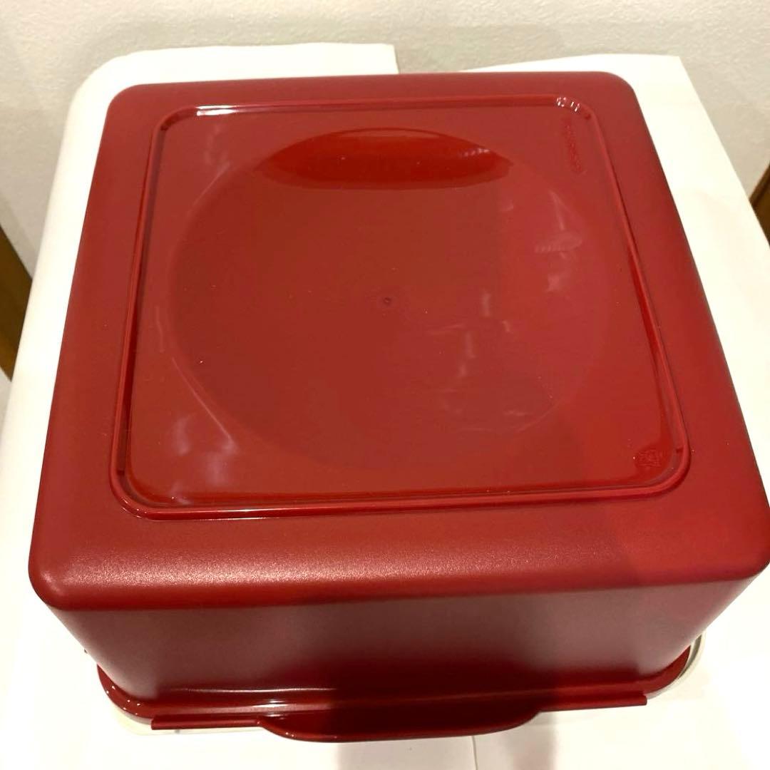 日本タッパーウェア（株）四角形の保存容器蓋付き2個新品