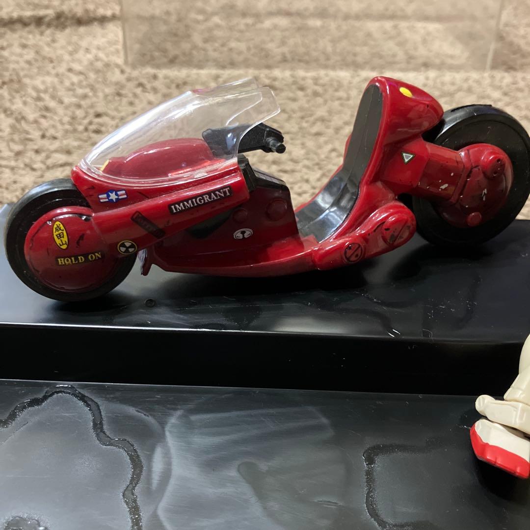 AKIRA 風バイクとガンダム　フィギュア