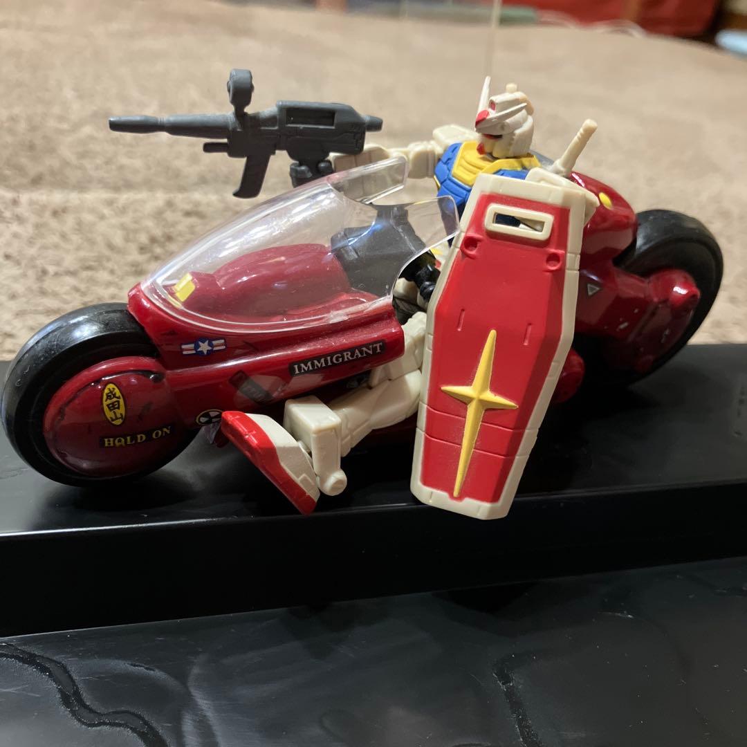 AKIRA 風バイクとガンダム　フィギュア
