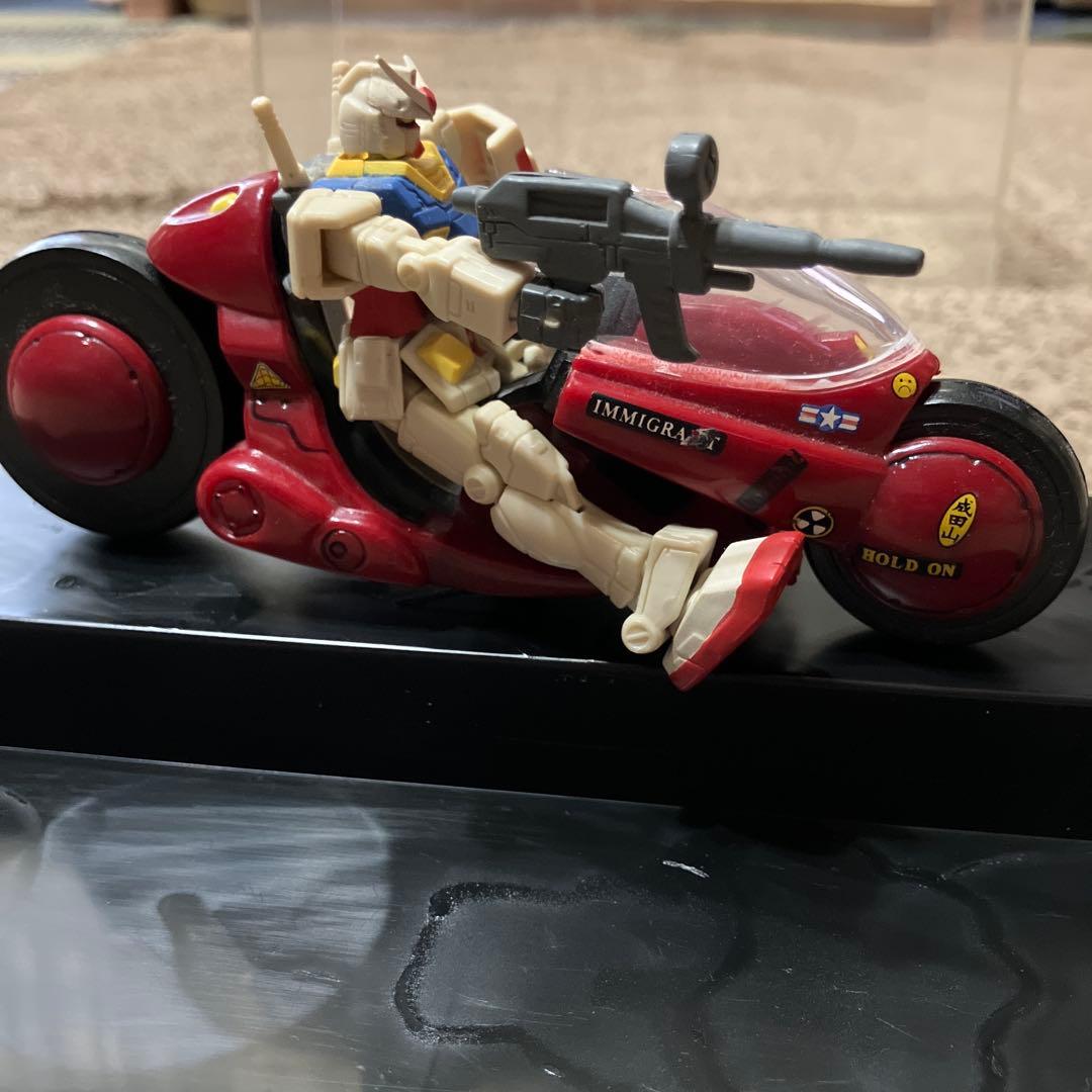 AKIRA 風バイクとガンダム　フィギュア