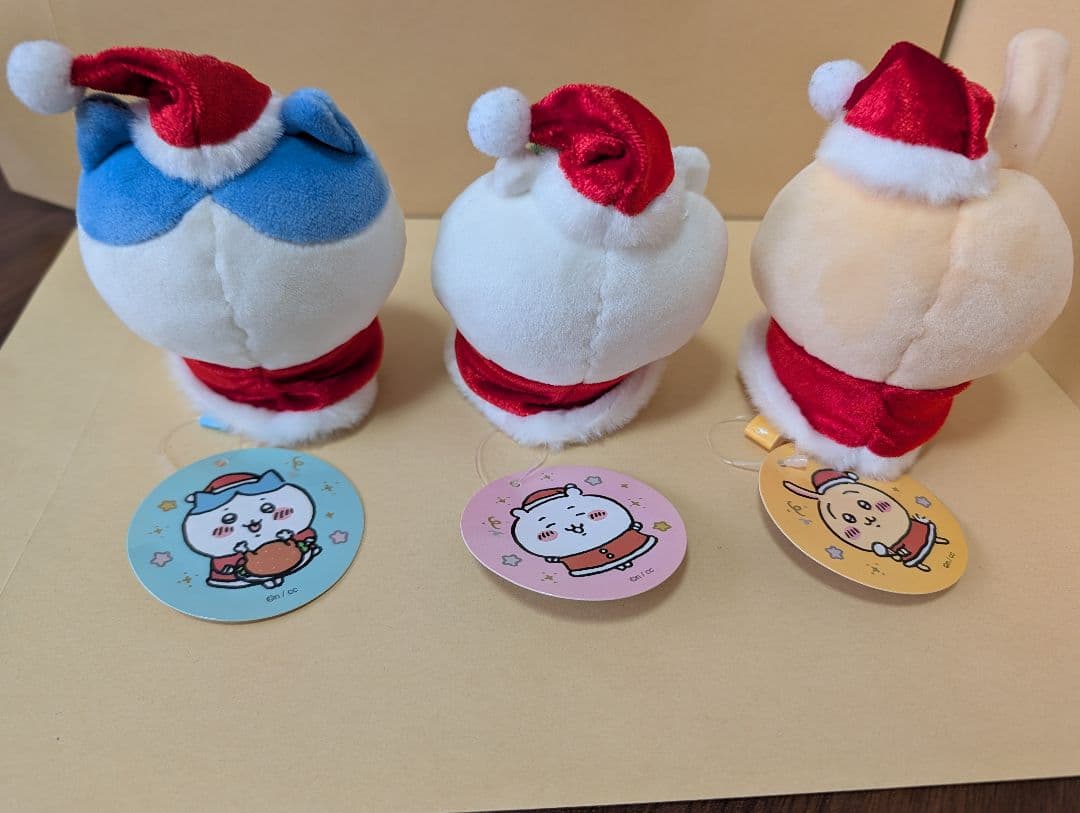 ちいかわ　サンタさんだ！持ちますマスコット　3個