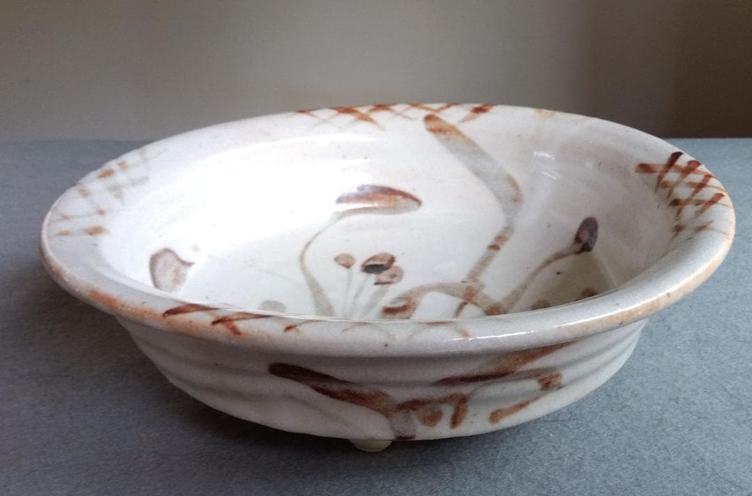 美濃焼の名工　工藤陸雄　南窯　大胆奔放豪快蕨ワラビ紋様紅志野大鉢