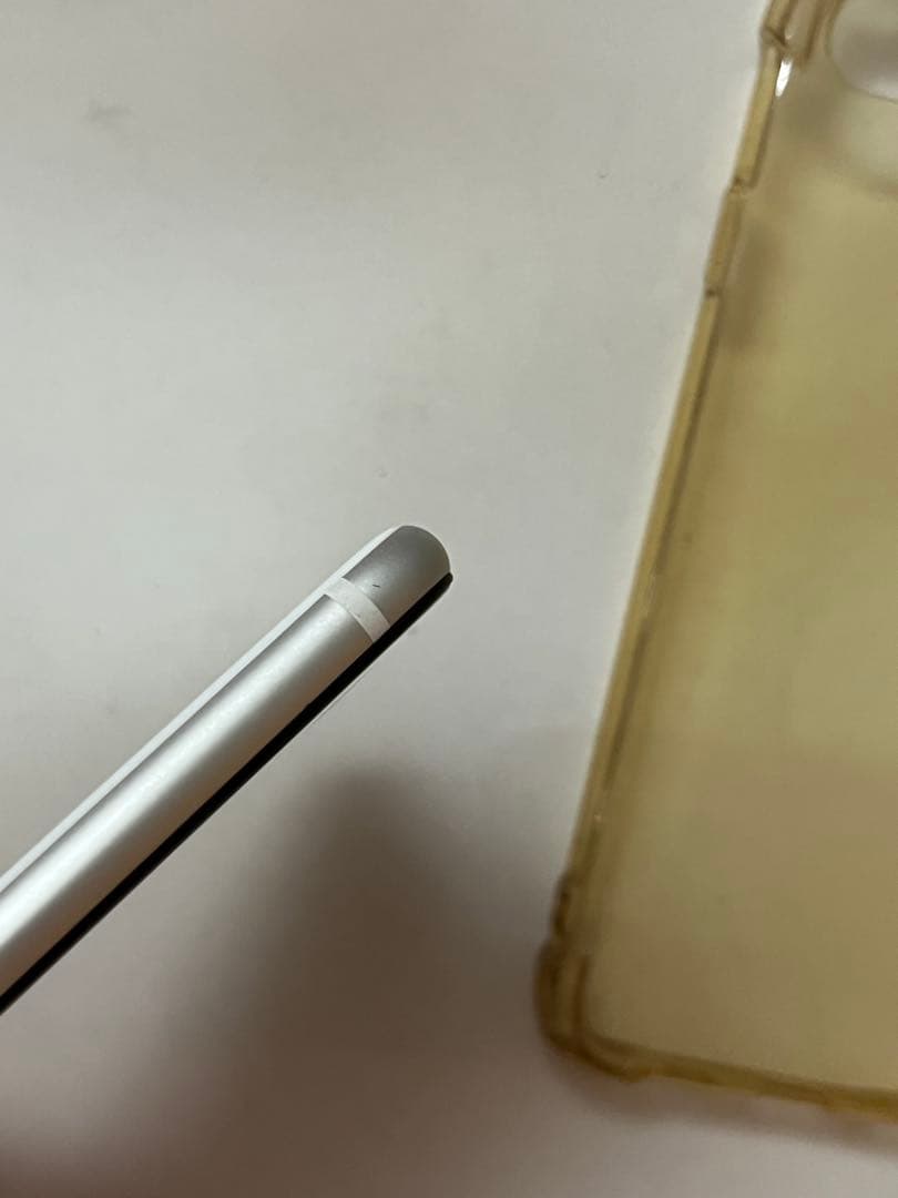 iPhone SE 第2世代128GBホワイトSIMフリー　要液晶交換　78%