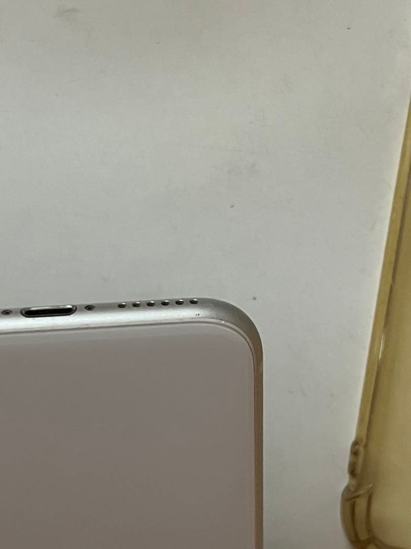 iPhone SE 第2世代128GBホワイトSIMフリー　要液晶交換　78%