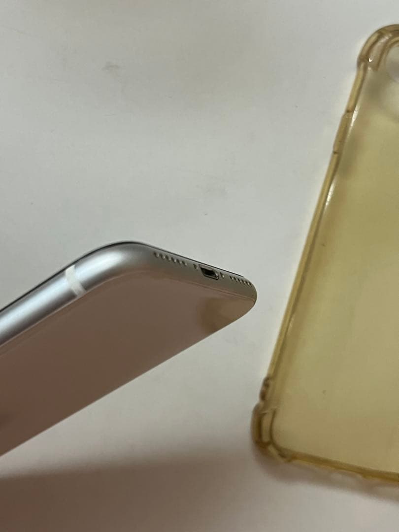 iPhone SE 第2世代128GBホワイトSIMフリー　要液晶交換　78%