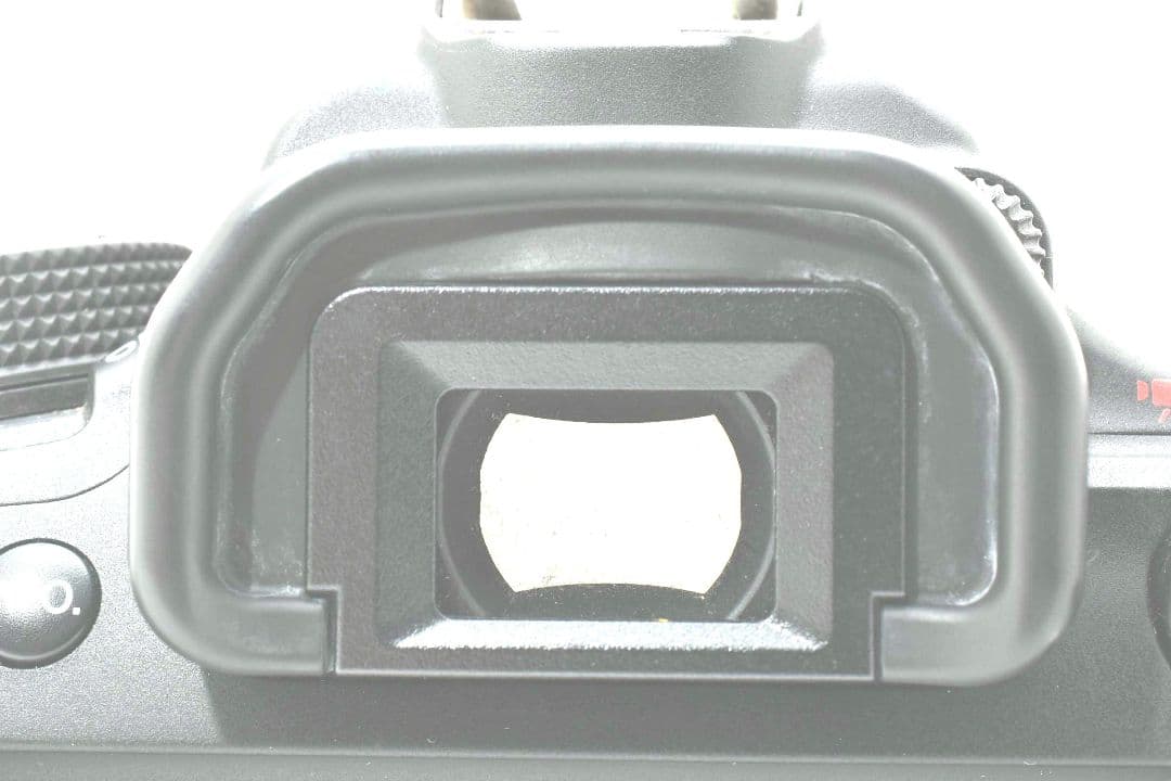 極美品 Canon EOS 70D デジタル一眼　カメラ ボディ ストラップ付き