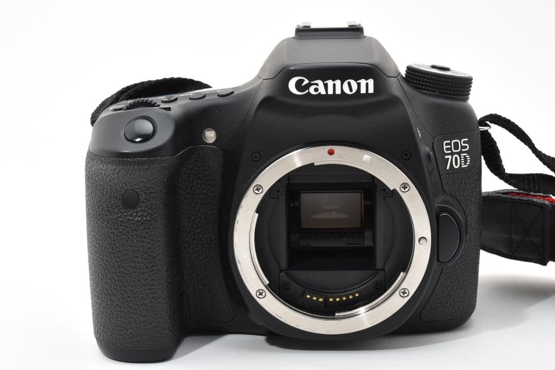 極美品 Canon EOS 70D デジタル一眼　カメラ ボディ ストラップ付き