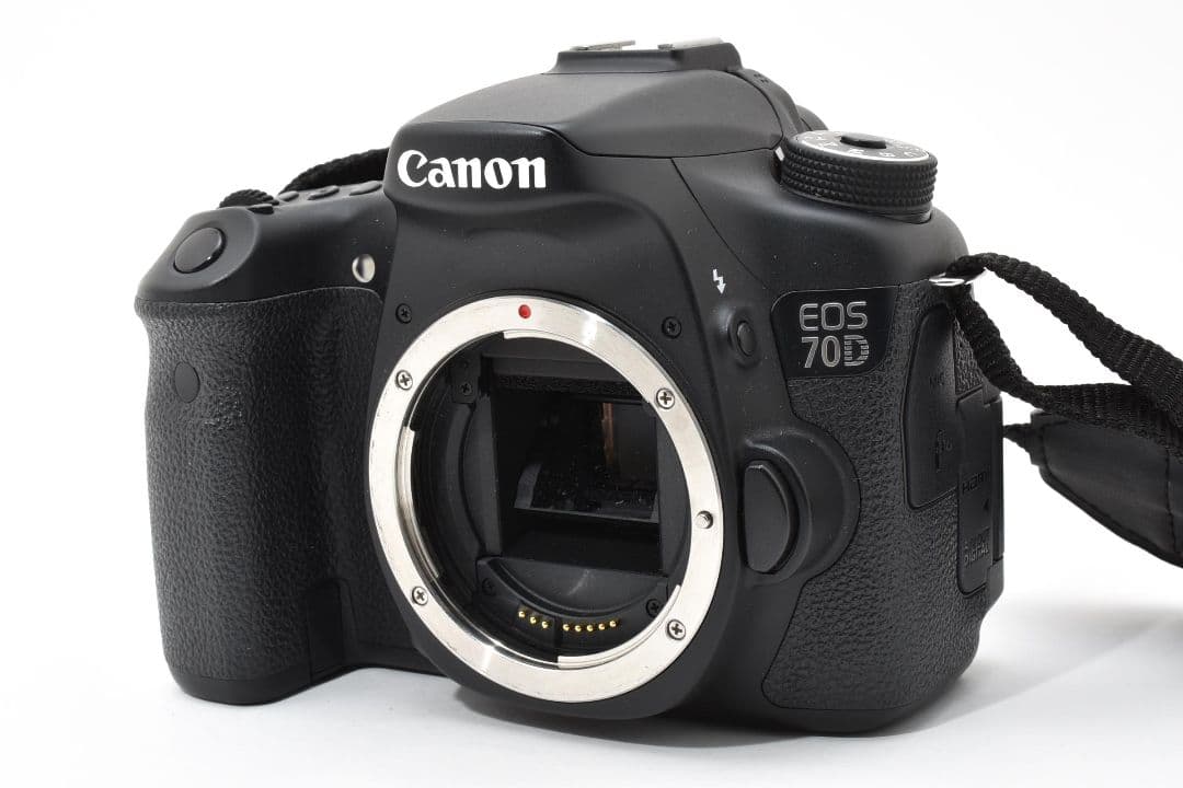 極美品 Canon EOS 70D デジタル一眼　カメラ ボディ ストラップ付き