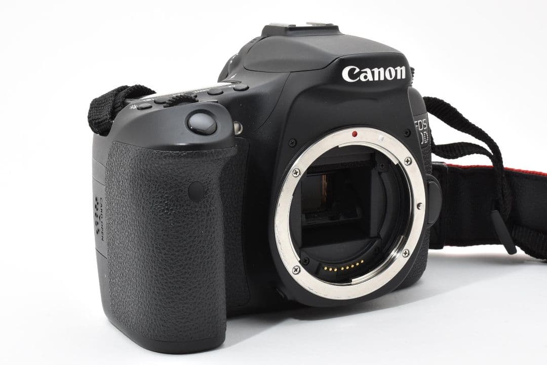 極美品 Canon EOS 70D デジタル一眼　カメラ ボディ ストラップ付き