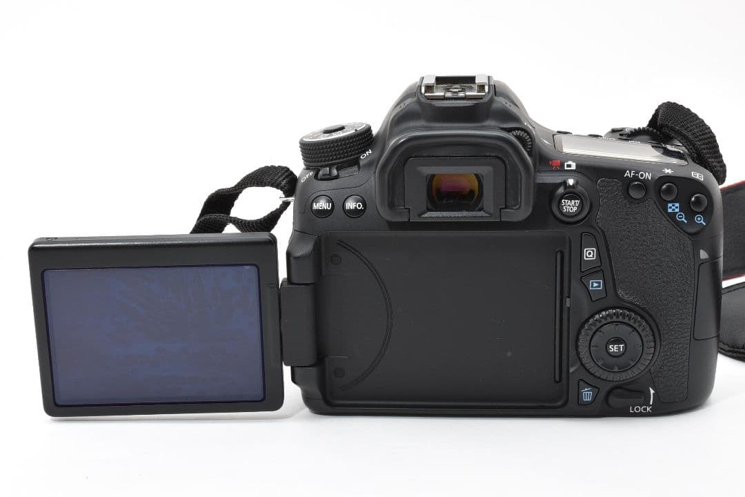 極美品 Canon EOS 70D デジタル一眼　カメラ ボディ ストラップ付き