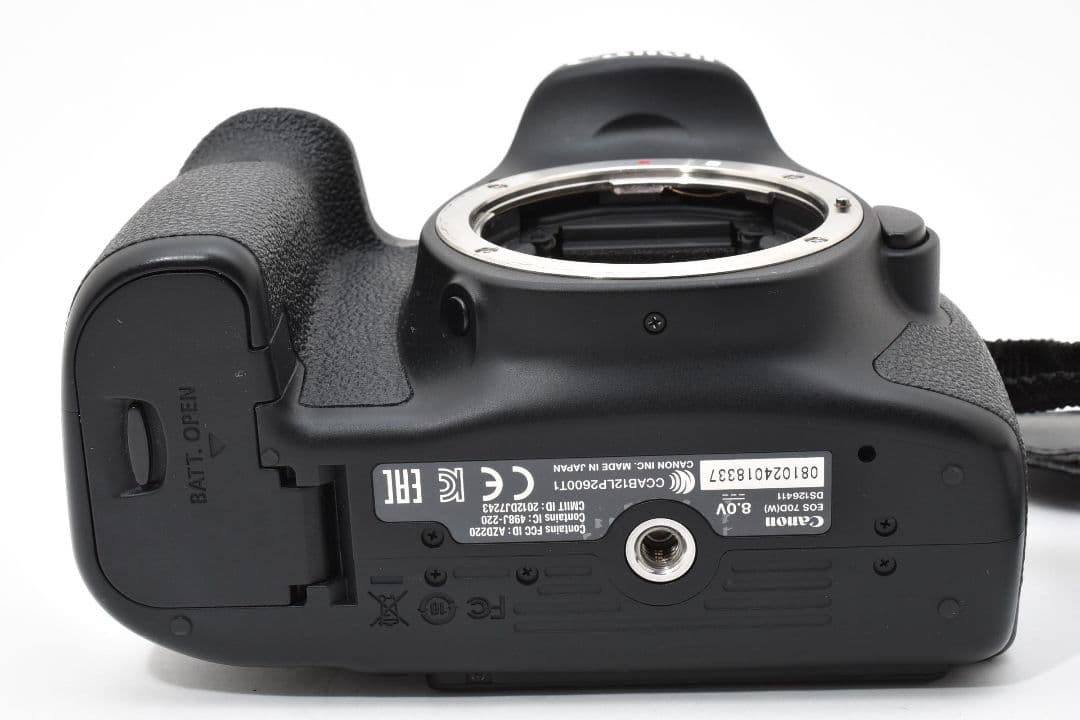 極美品 Canon EOS 70D デジタル一眼　カメラ ボディ ストラップ付き