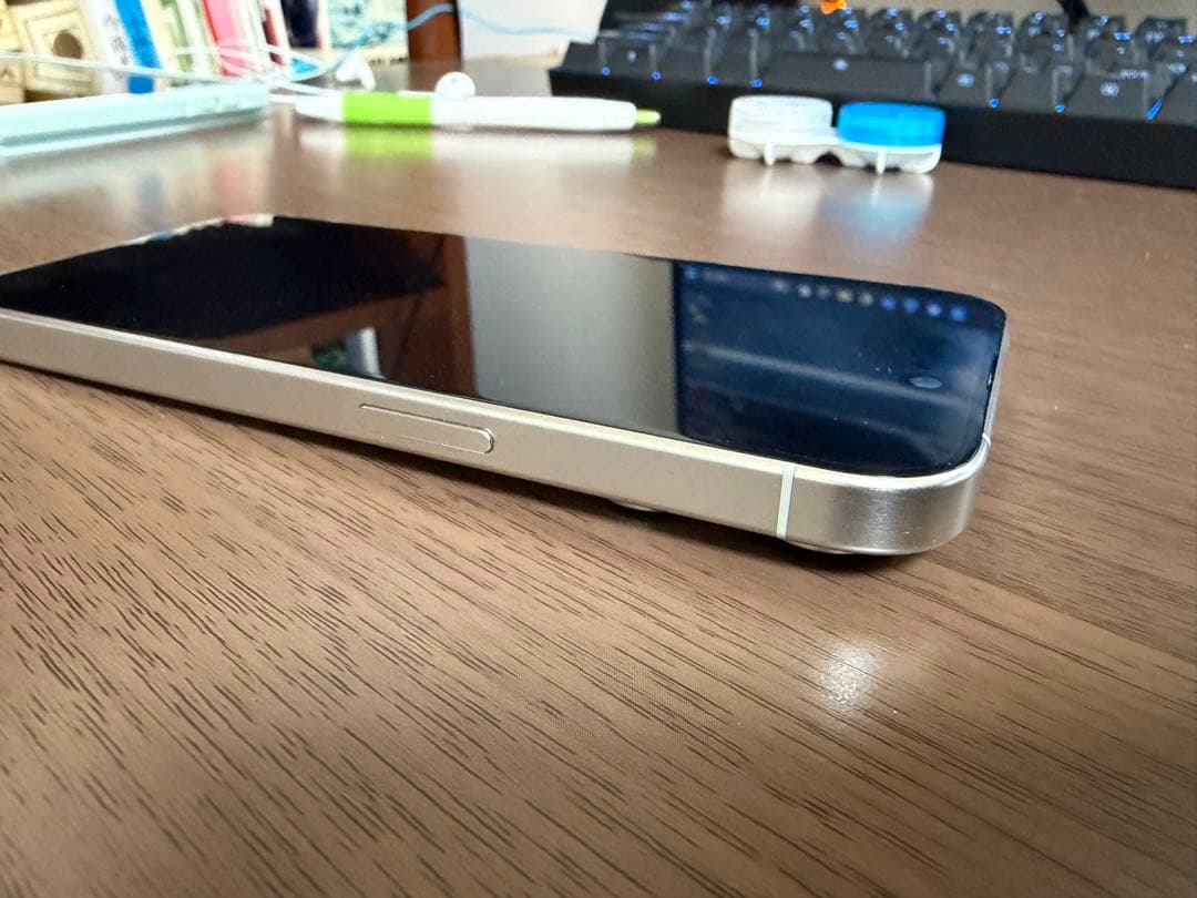 iPhone 15pro ホワイトチタニウム128GB