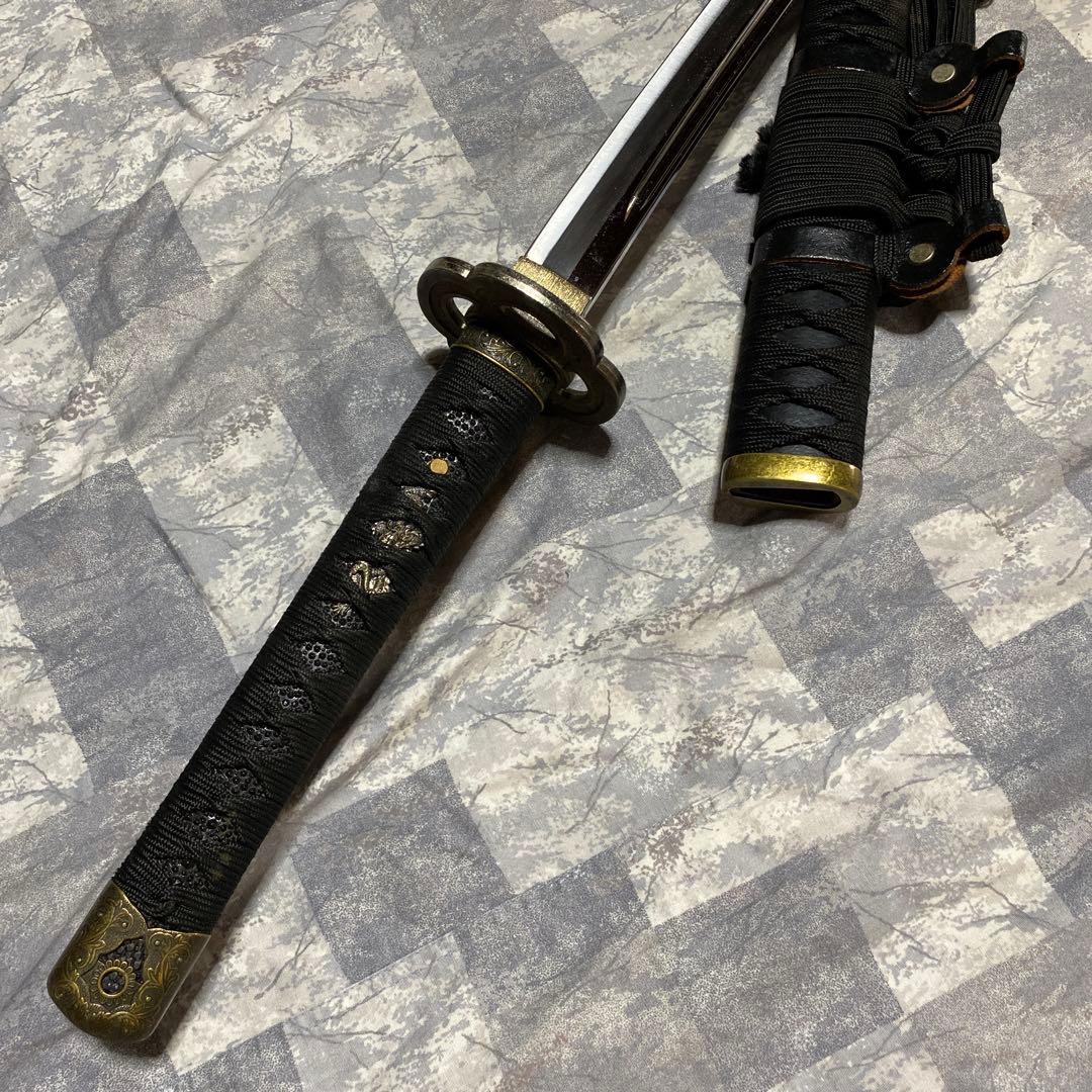 高級模造刀 陣太刀拵え 樋入直刃文 吊り金具