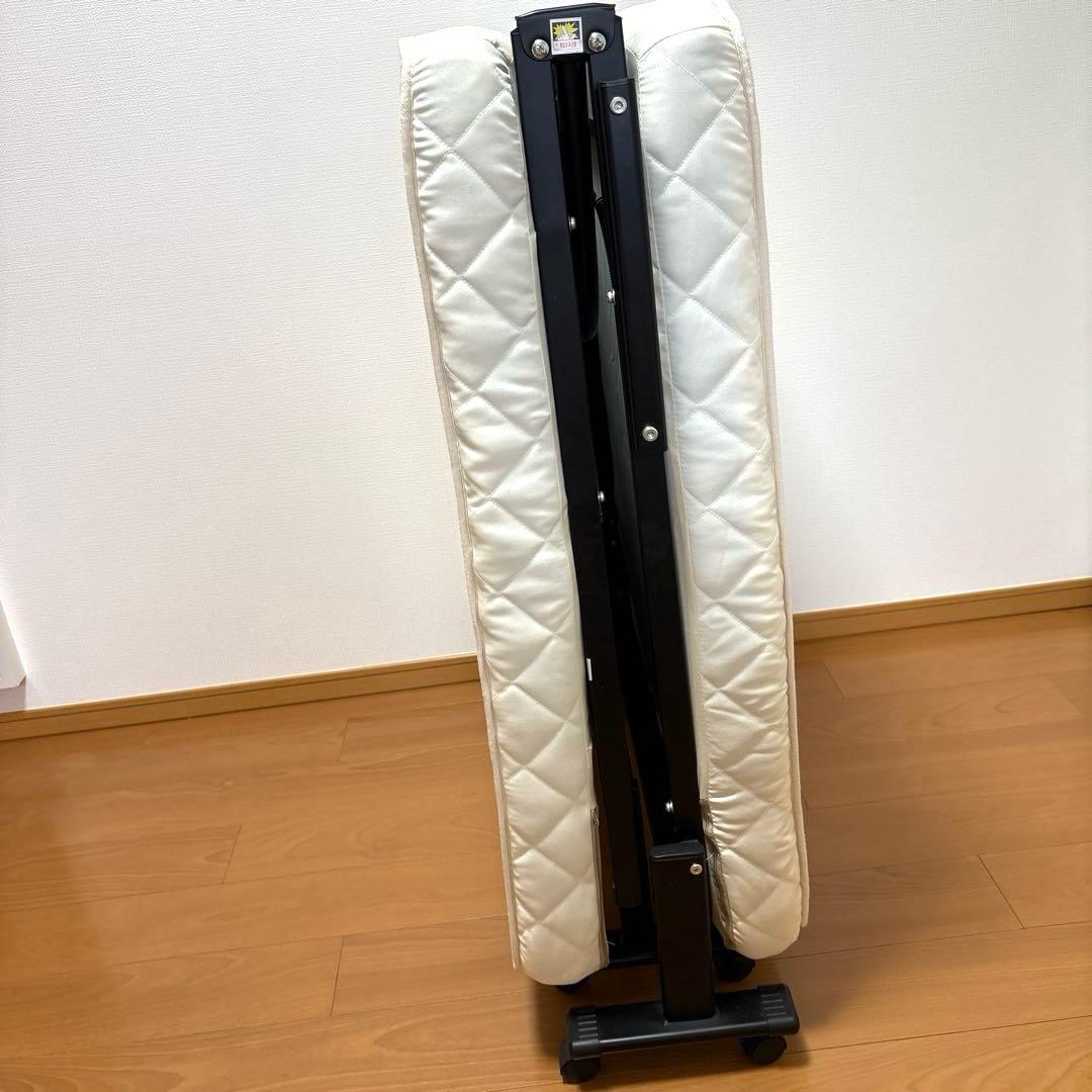 マットレス付き　折りたたみ簡易ベッド