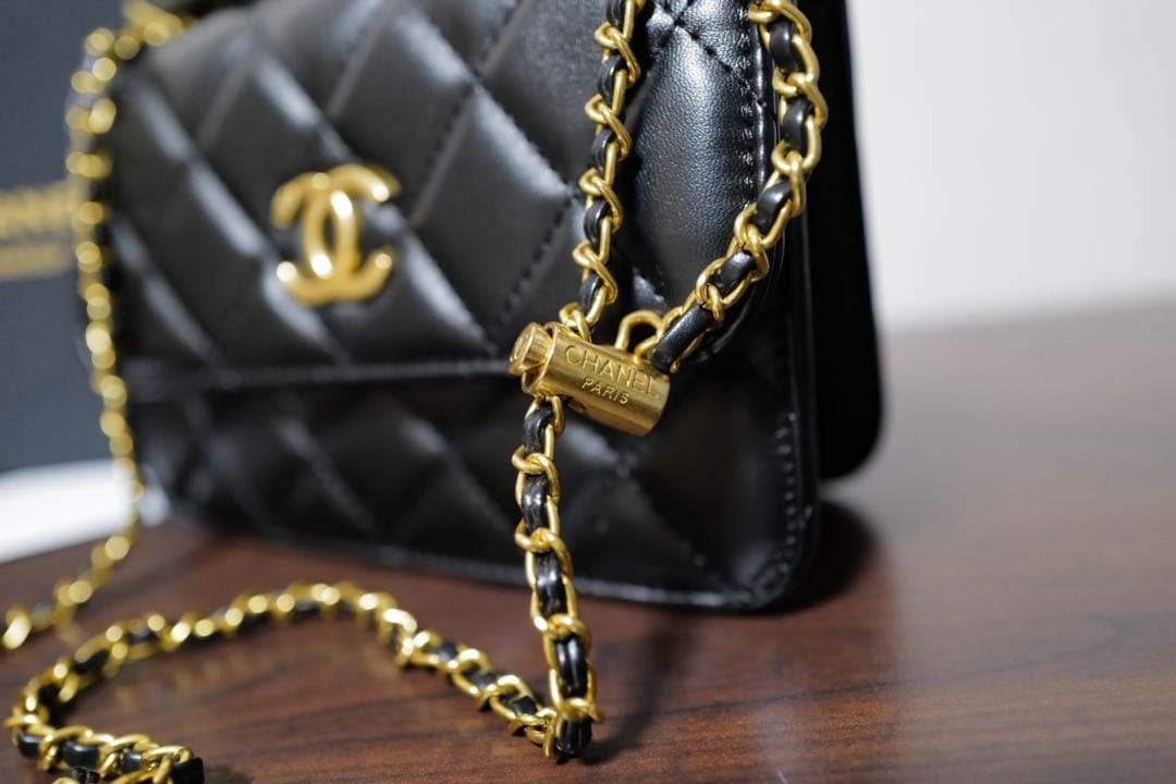 キルティング チェーンショルダーバッグ マトラッセ風 コンパクト 高見え