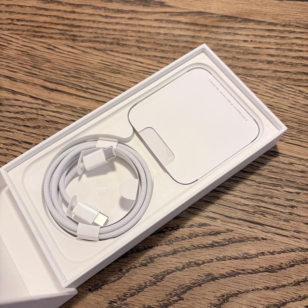 iPhone 15 グリーン 256GB 新品