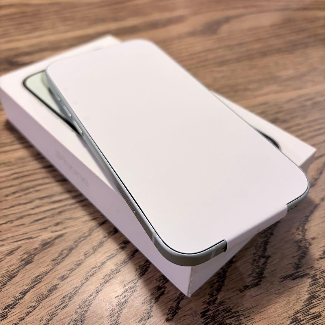 iPhone 15 グリーン 256GB 新品