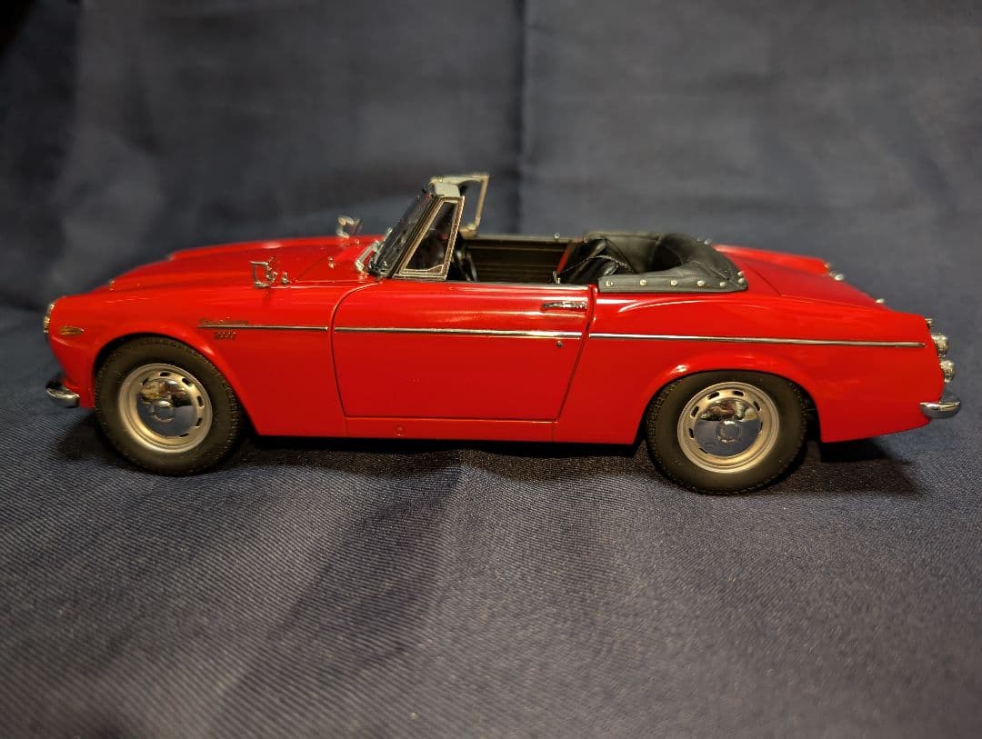オートアート1/18 Datsun Fairlady 2000 コンバーチブル