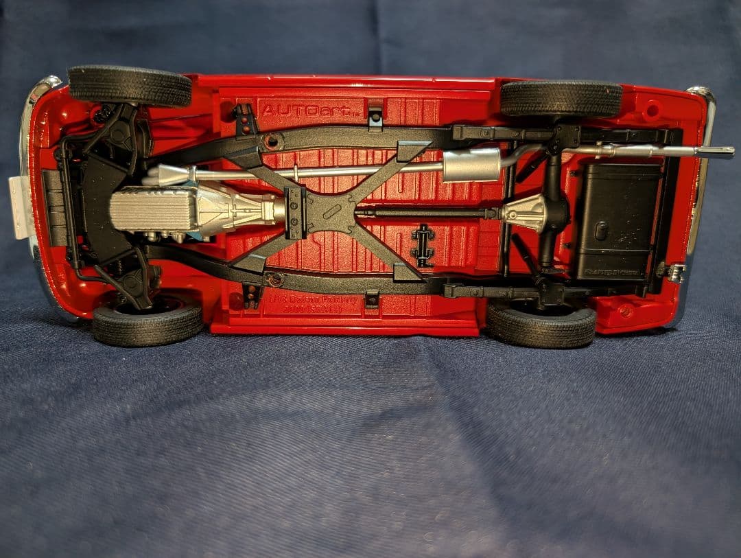 オートアート1/18 Datsun Fairlady 2000 コンバーチブル