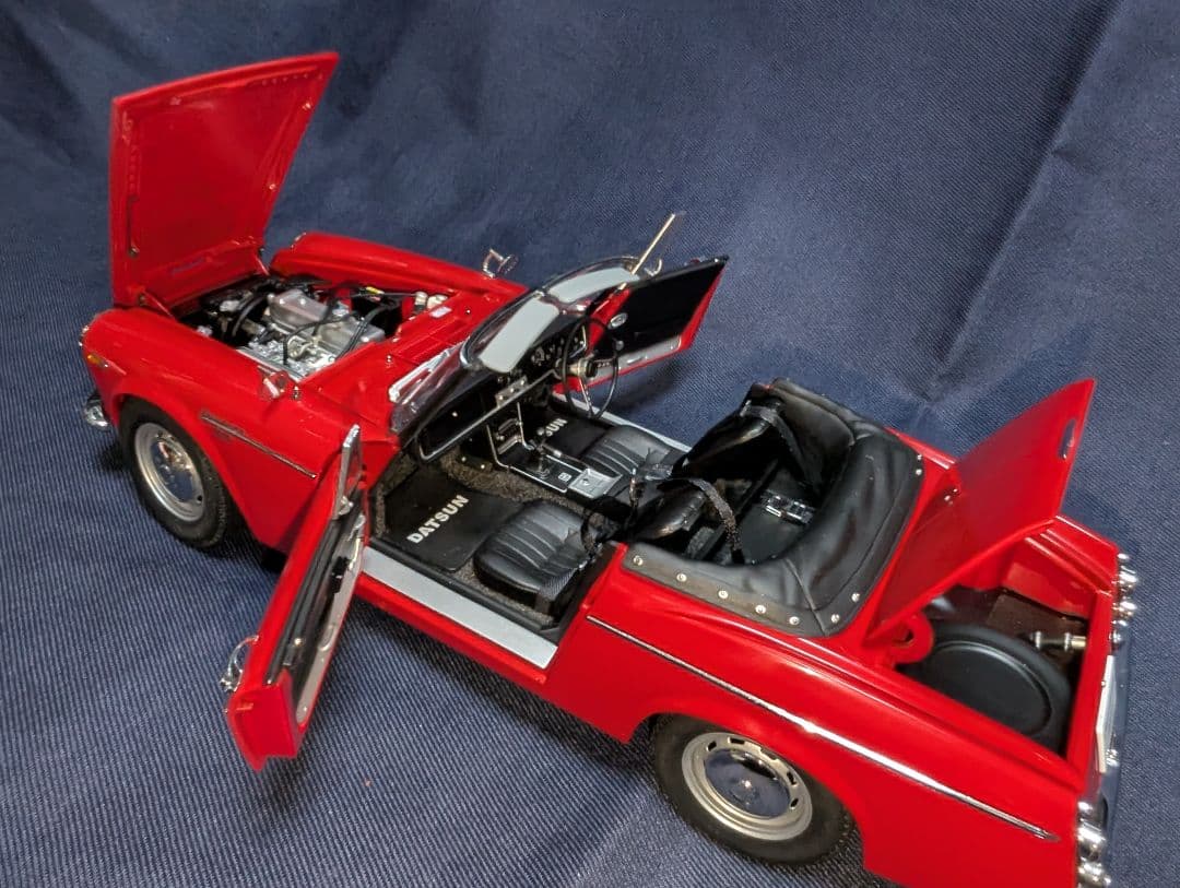 オートアート1/18 Datsun Fairlady 2000 コンバーチブル