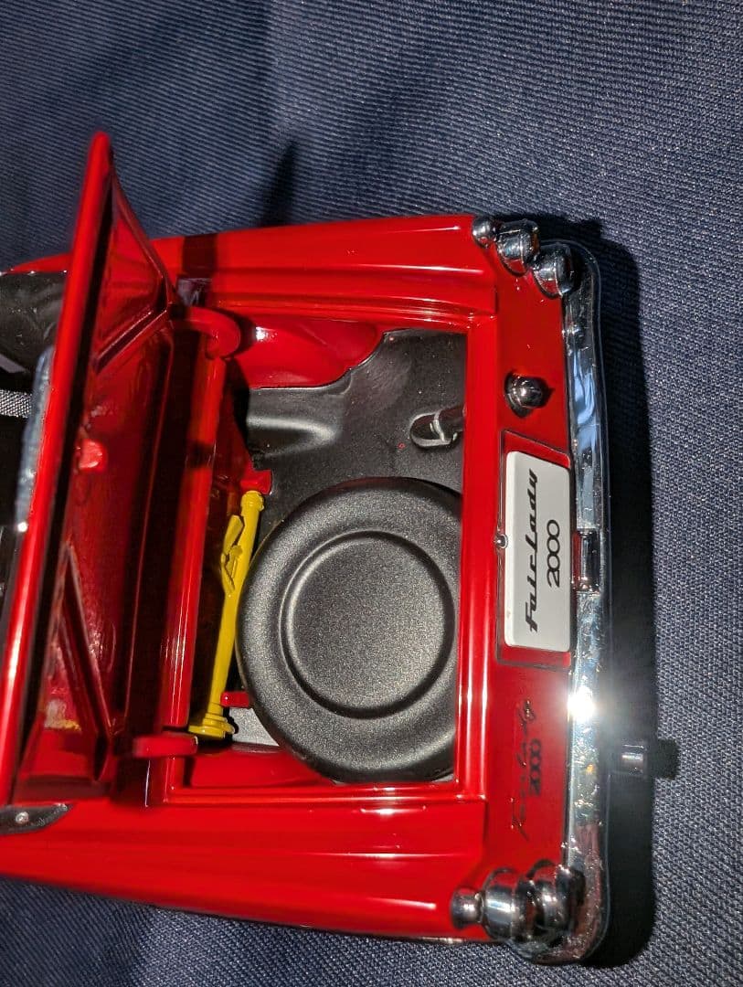 オートアート1/18 Datsun Fairlady 2000 コンバーチブル