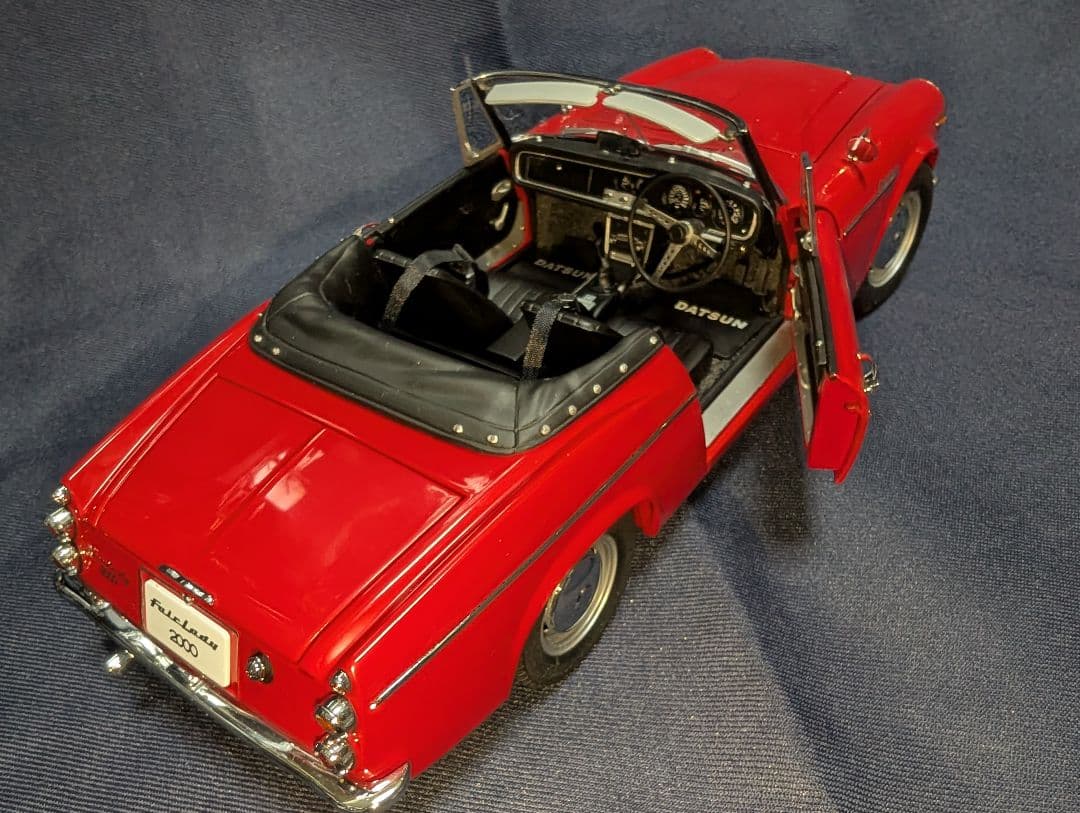 オートアート1/18 Datsun Fairlady 2000 コンバーチブル