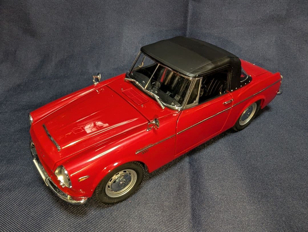オートアート1/18 Datsun Fairlady 2000 コンバーチブル