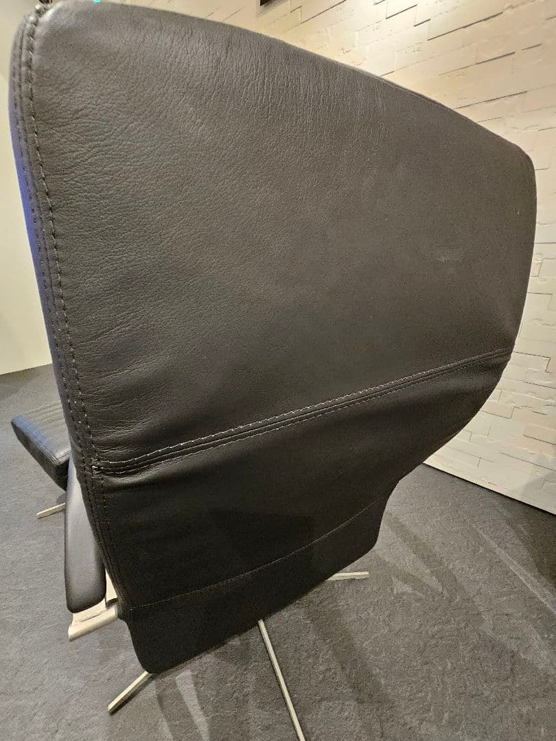 セット売り　 BoConceptリクライニングチェアとオットマン