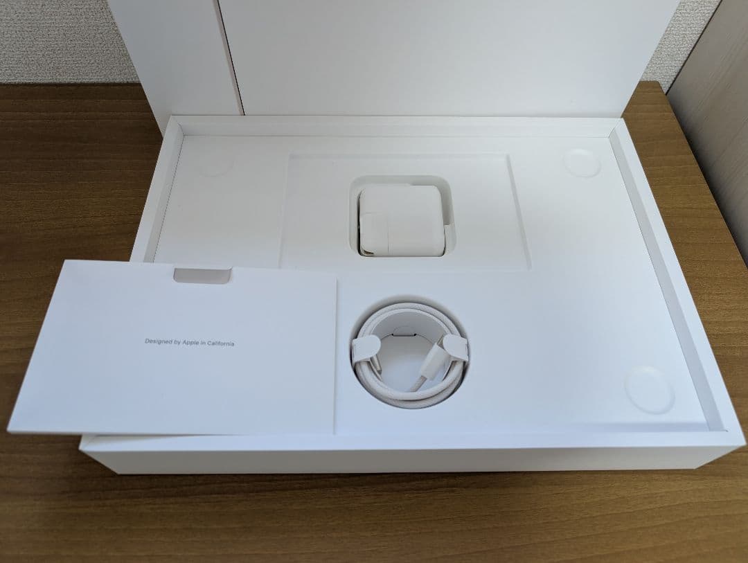 Macbook Air M2 13インチ スターライト 16GB/256GB