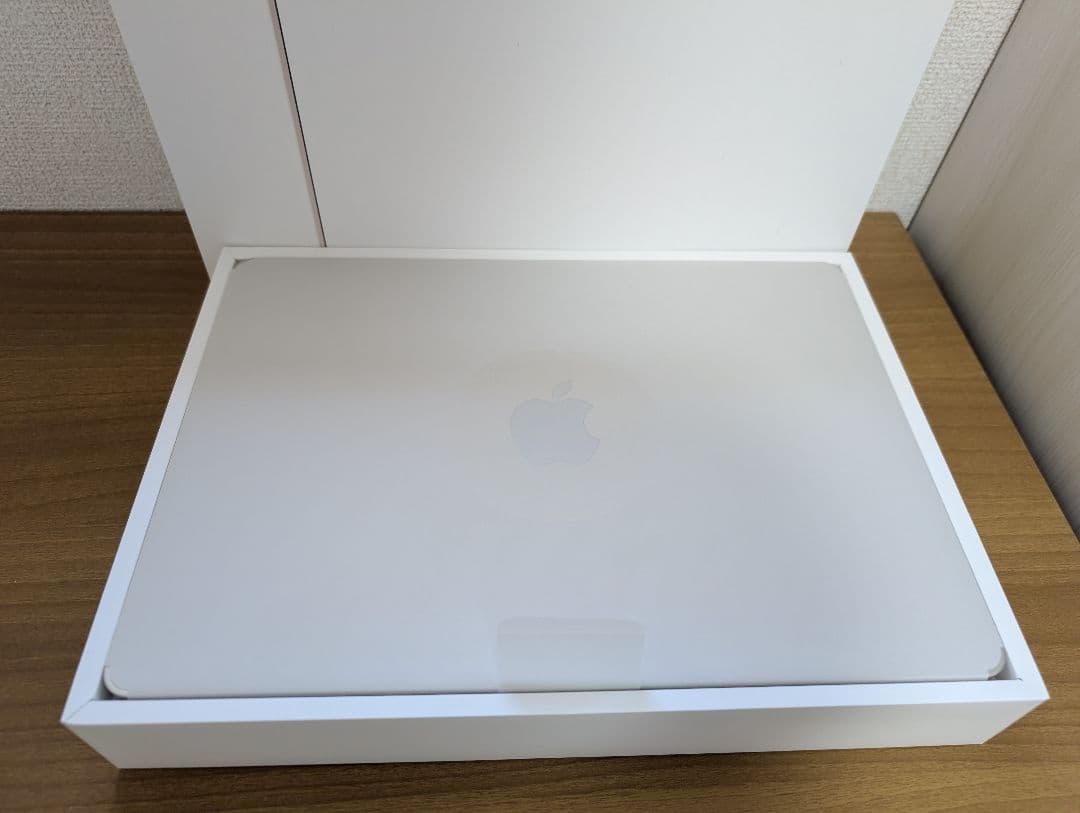 Macbook Air M2 13インチ スターライト 16GB/256GB