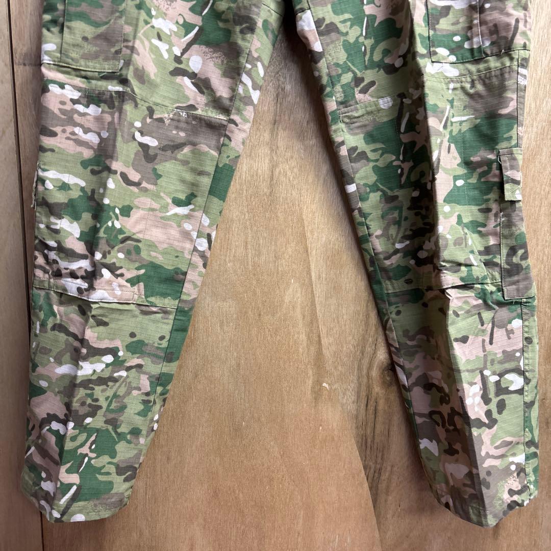 迷彩 戦闘服 上着とズボンセット　0130o174