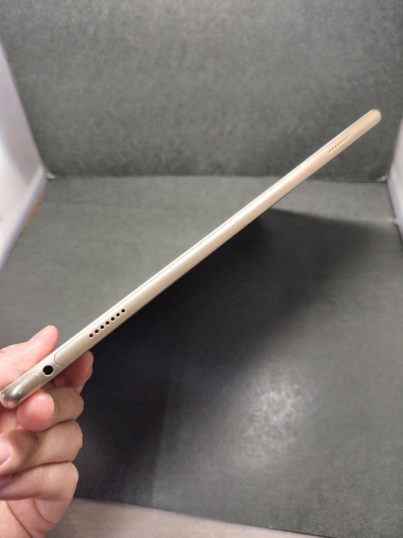 d tab 大画面 Androidタブレット本体　SIMフリー　バッテリー良好