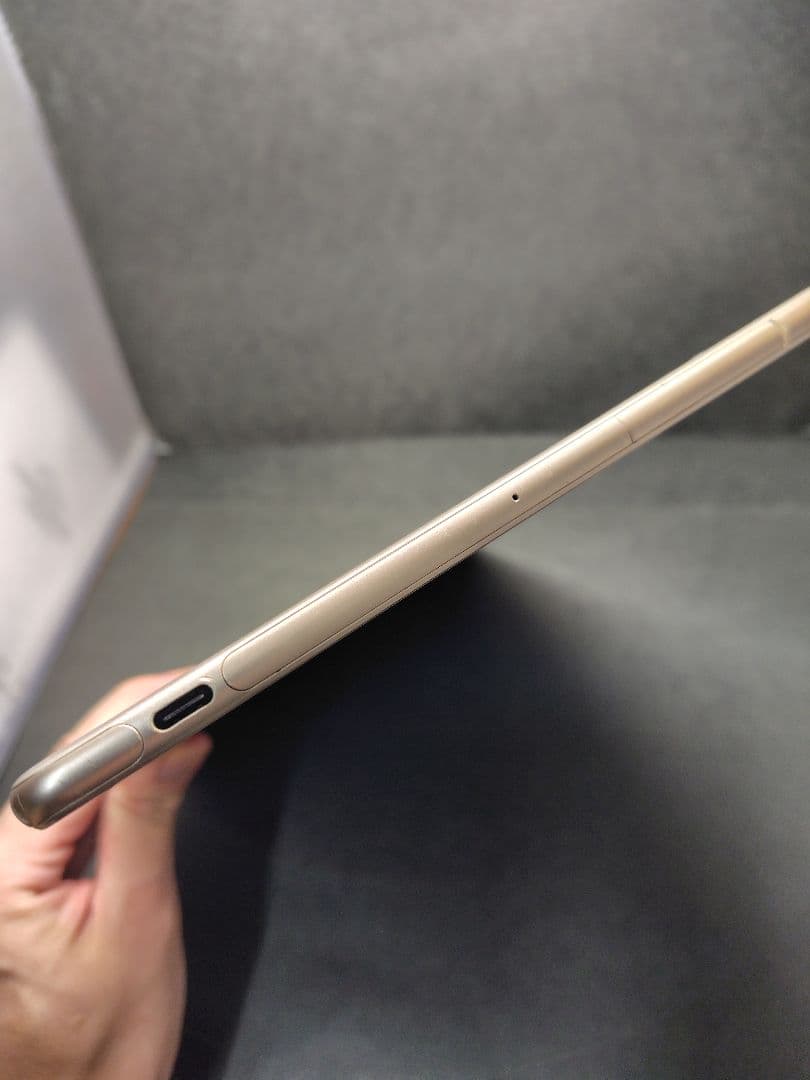 d tab 大画面 Androidタブレット本体　SIMフリー　バッテリー良好