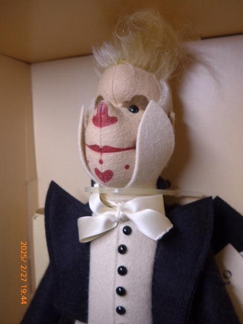 シュタイフの貴重なフェルト人形「道化師グスト」です。1994年の復刻限定版です。