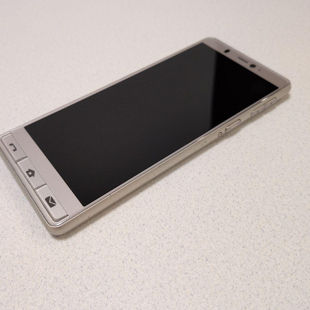 シンプルスマホ5　A001SH　シャンパンゴールド