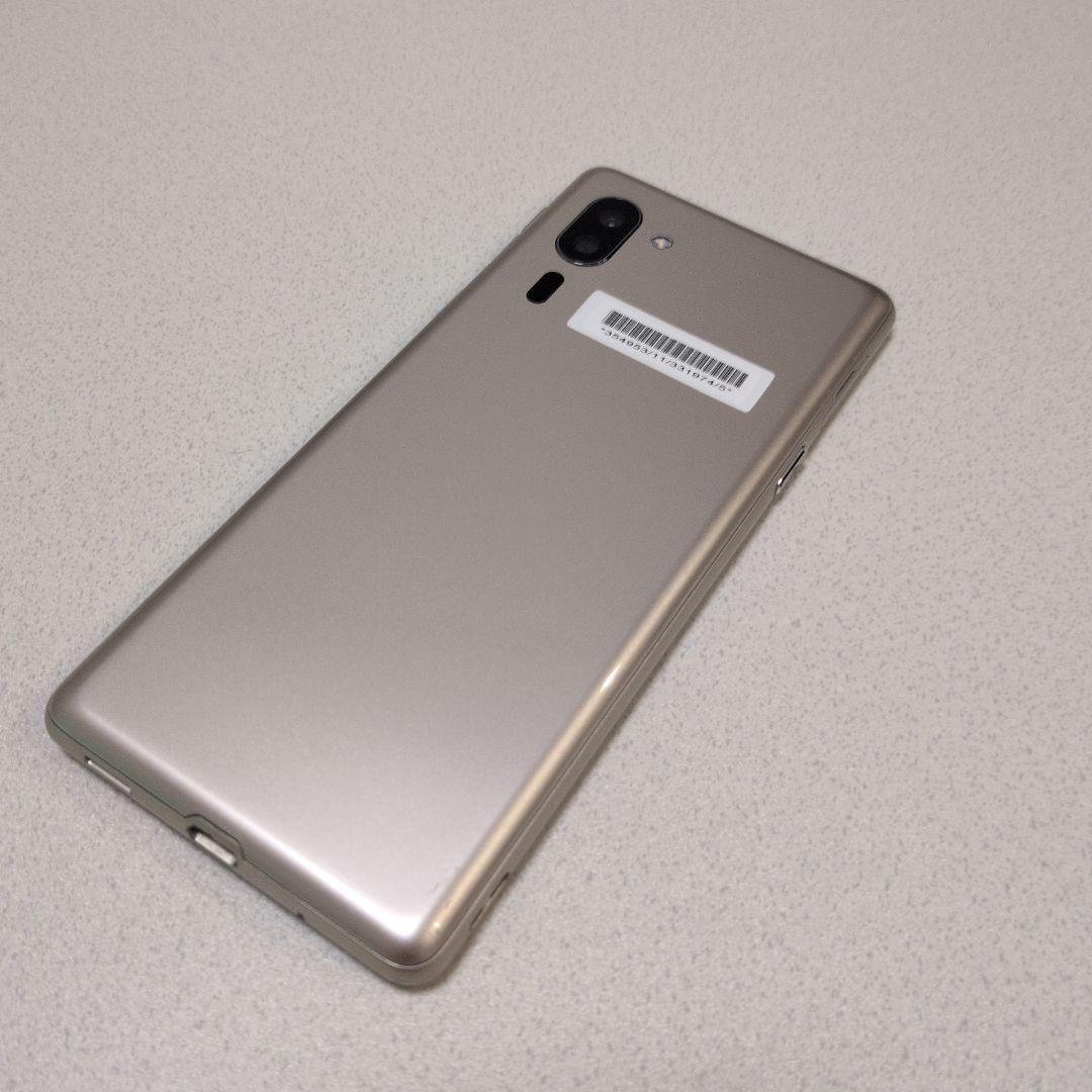シンプルスマホ5　A001SH　シャンパンゴールド