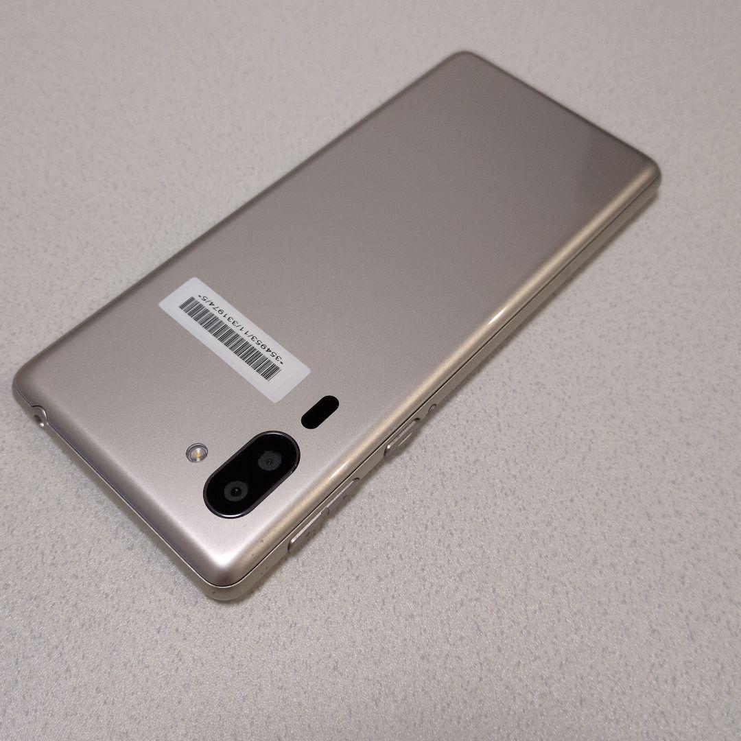 シンプルスマホ5　A001SH　シャンパンゴールド