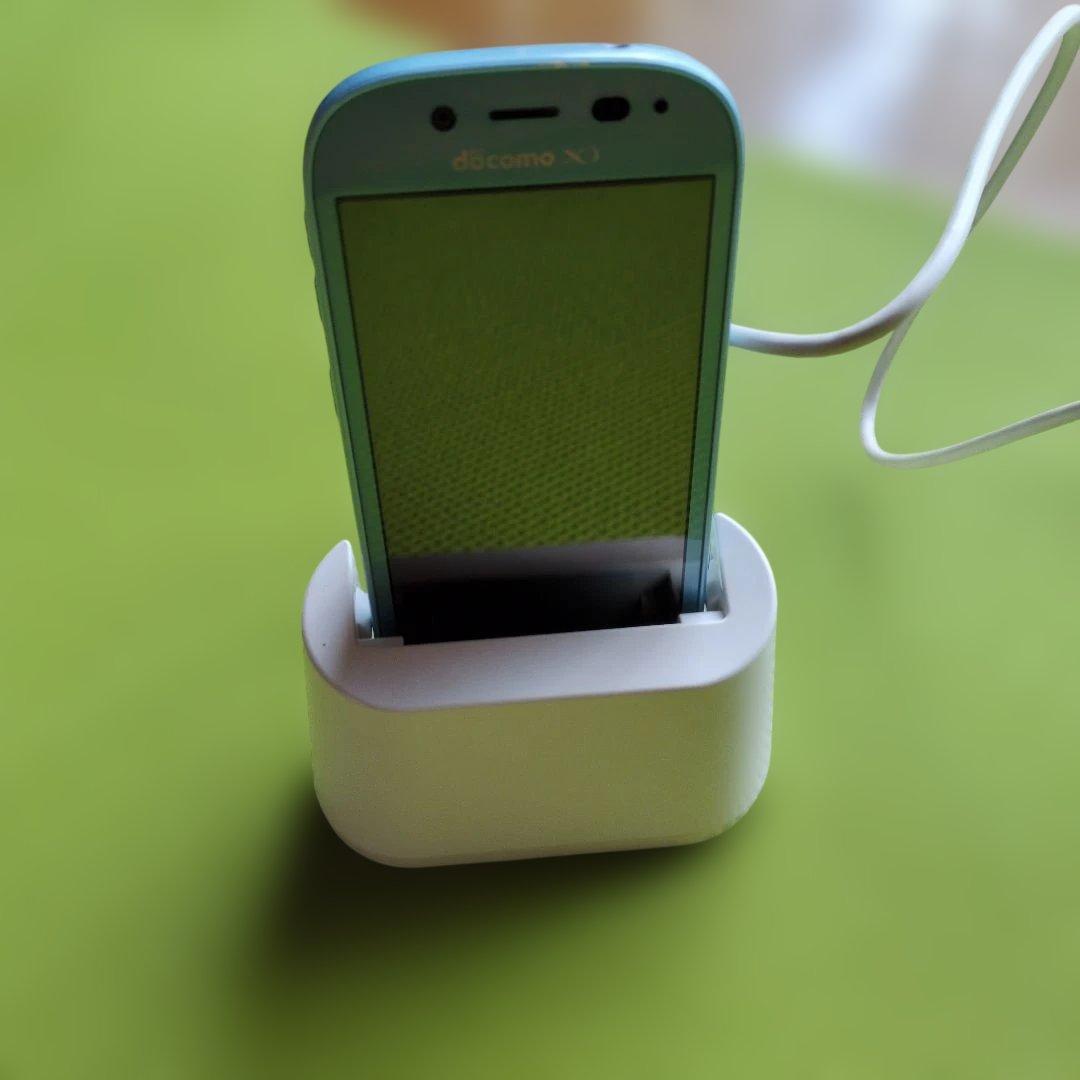 らくらくフォン　docomo Ｆ-06F 水色 充電ドック付き