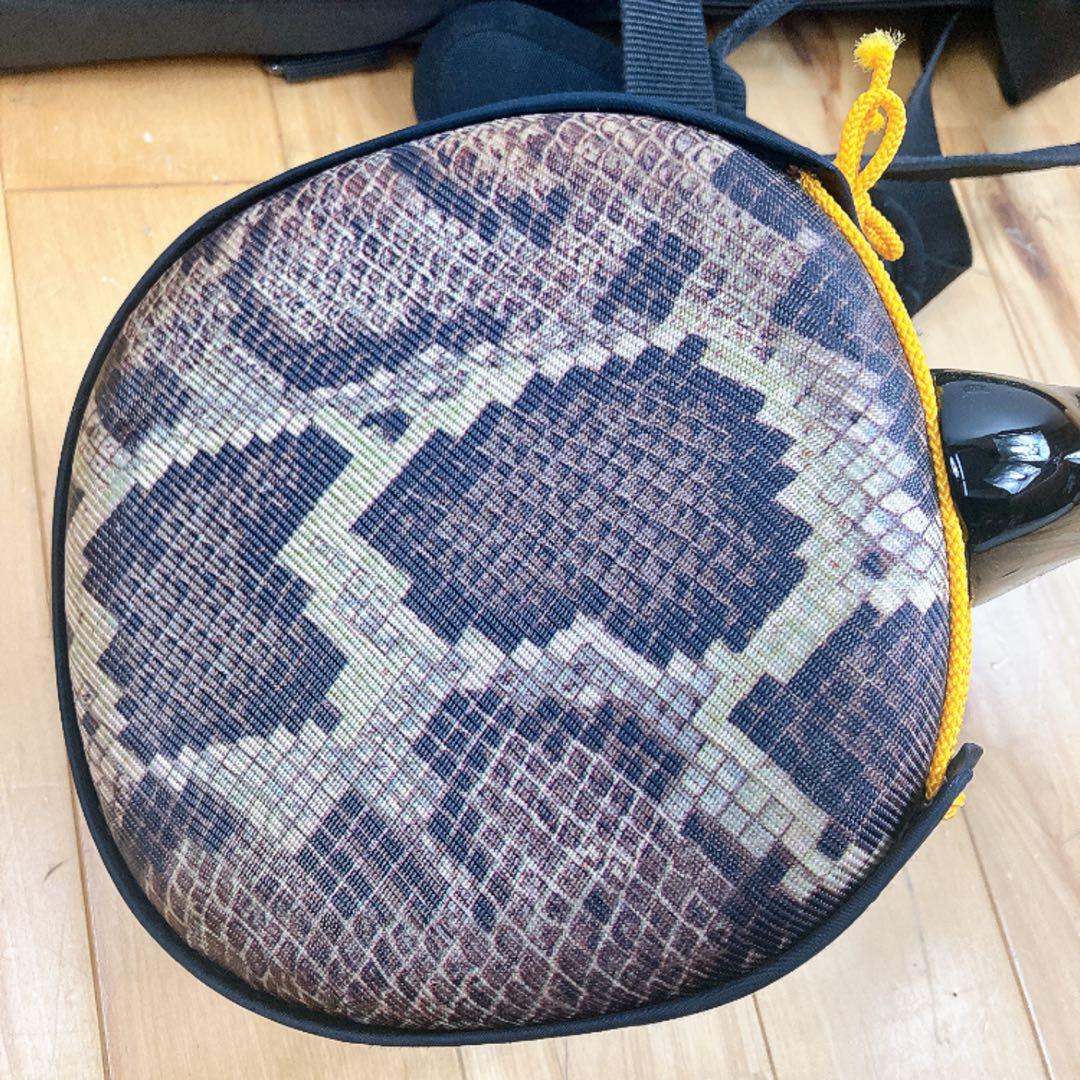 沖縄三線 三味線 人工 人工皮和楽器 合皮 蛇柄 蛇三線 ケース付き・付属品付き
