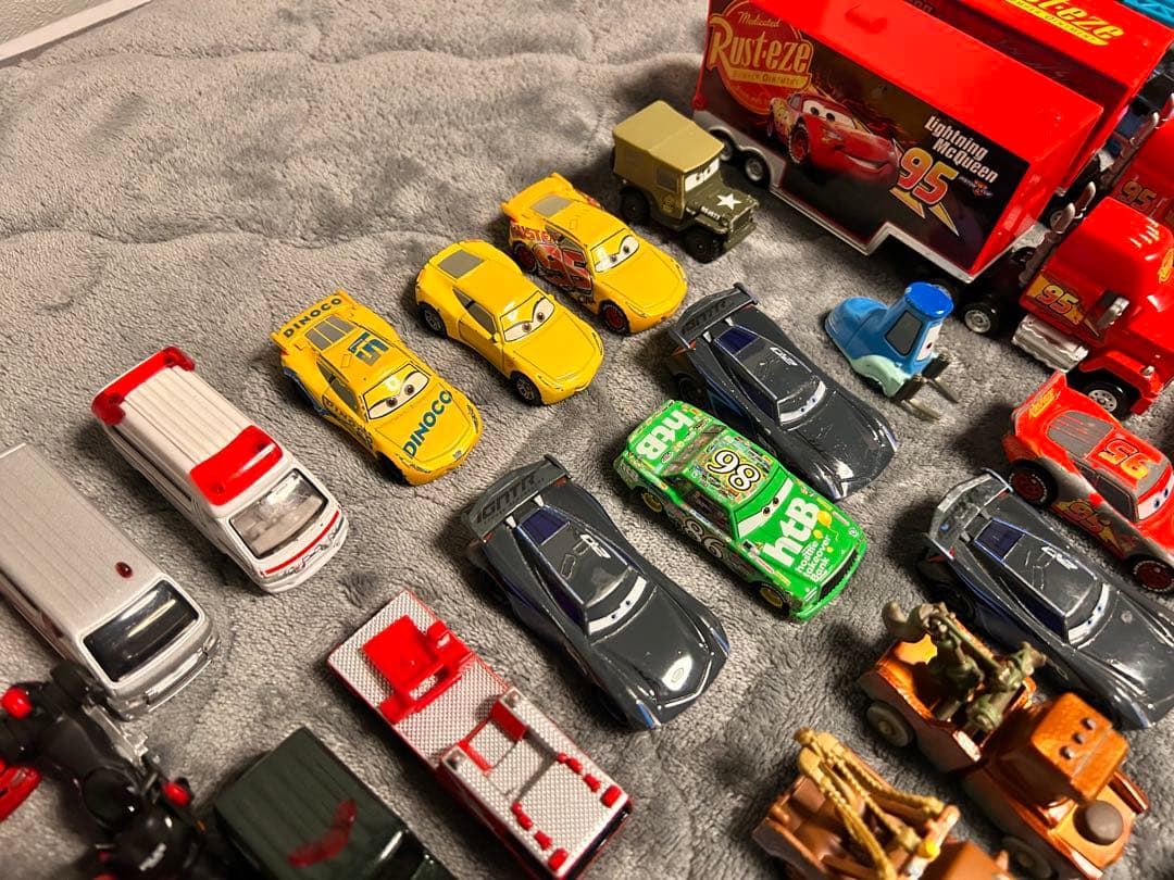 トミカ　カーズトミカ　70台　まとめ売り　卒業品　絶版　レア