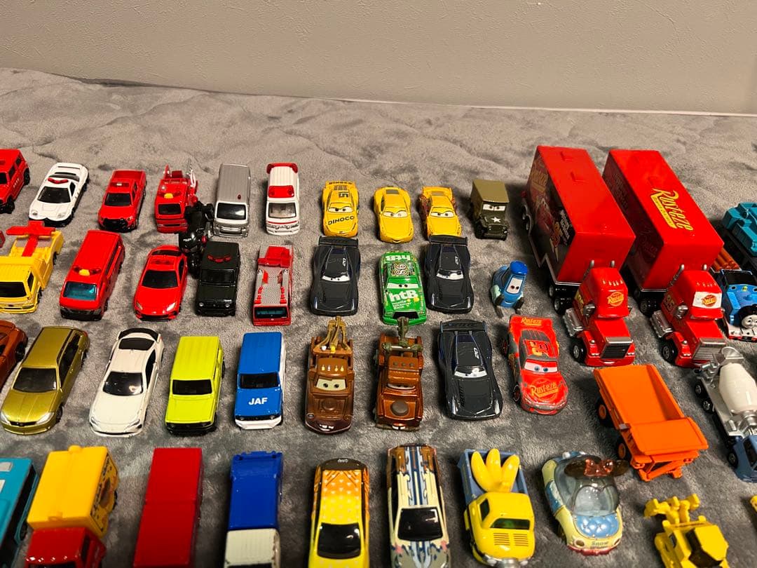 トミカ　カーズトミカ　70台　まとめ売り　卒業品　絶版　レア