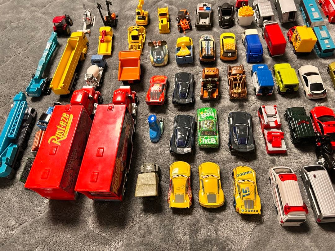 トミカ　カーズトミカ　70台　まとめ売り　卒業品　絶版　レア