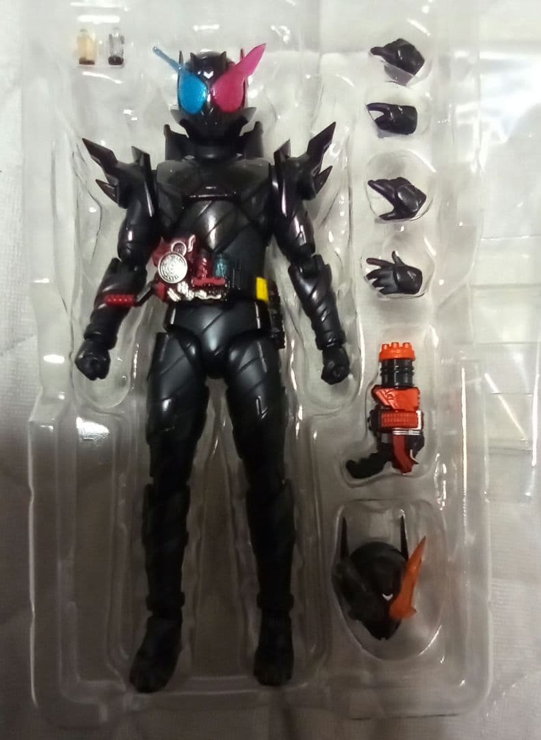 S.H.Figuarts　仮面ライダービルド　ラビットタンク ハザードフォーム