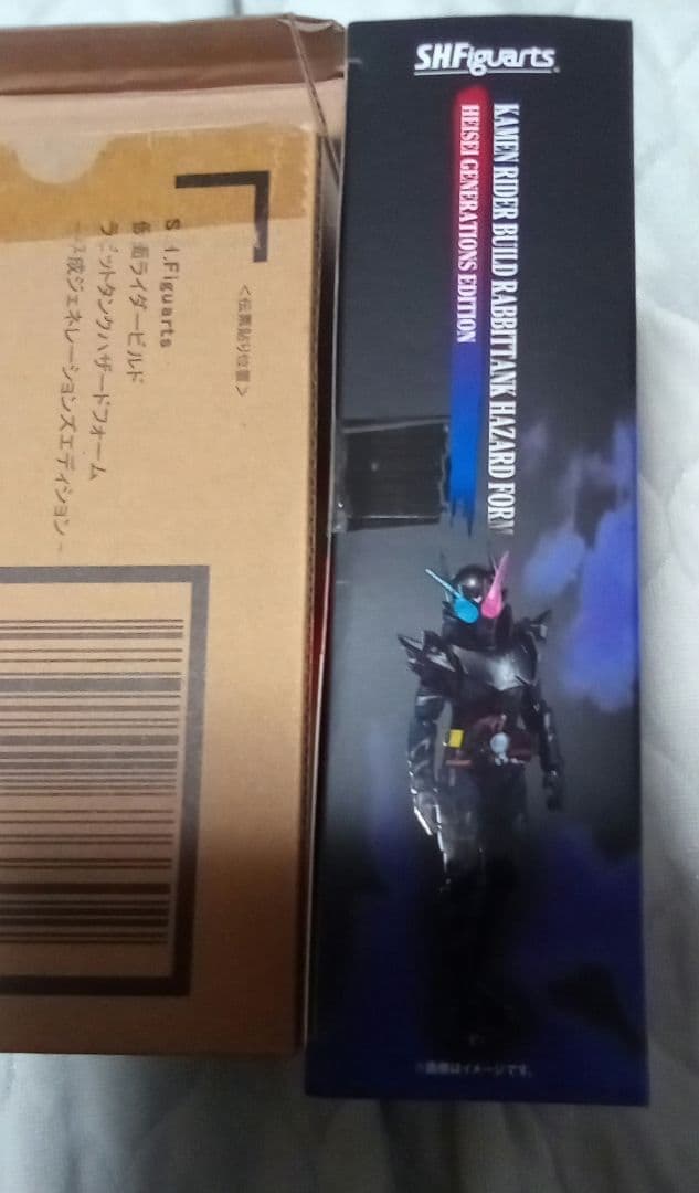 S.H.Figuarts　仮面ライダービルド　ラビットタンク ハザードフォーム