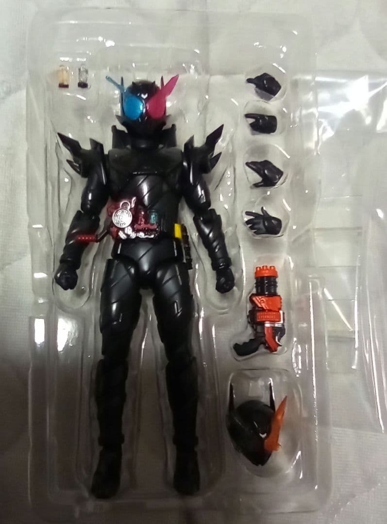 S.H.Figuarts　仮面ライダービルド　ラビットタンク ハザードフォーム