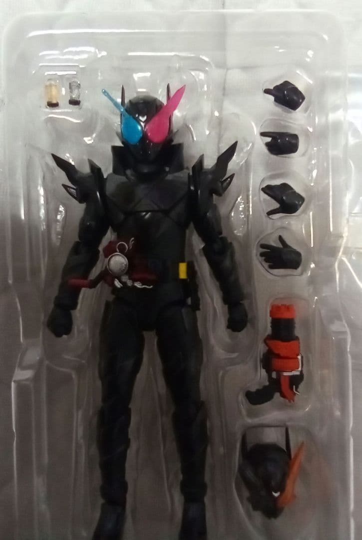 S.H.Figuarts　仮面ライダービルド　ラビットタンク ハザードフォーム